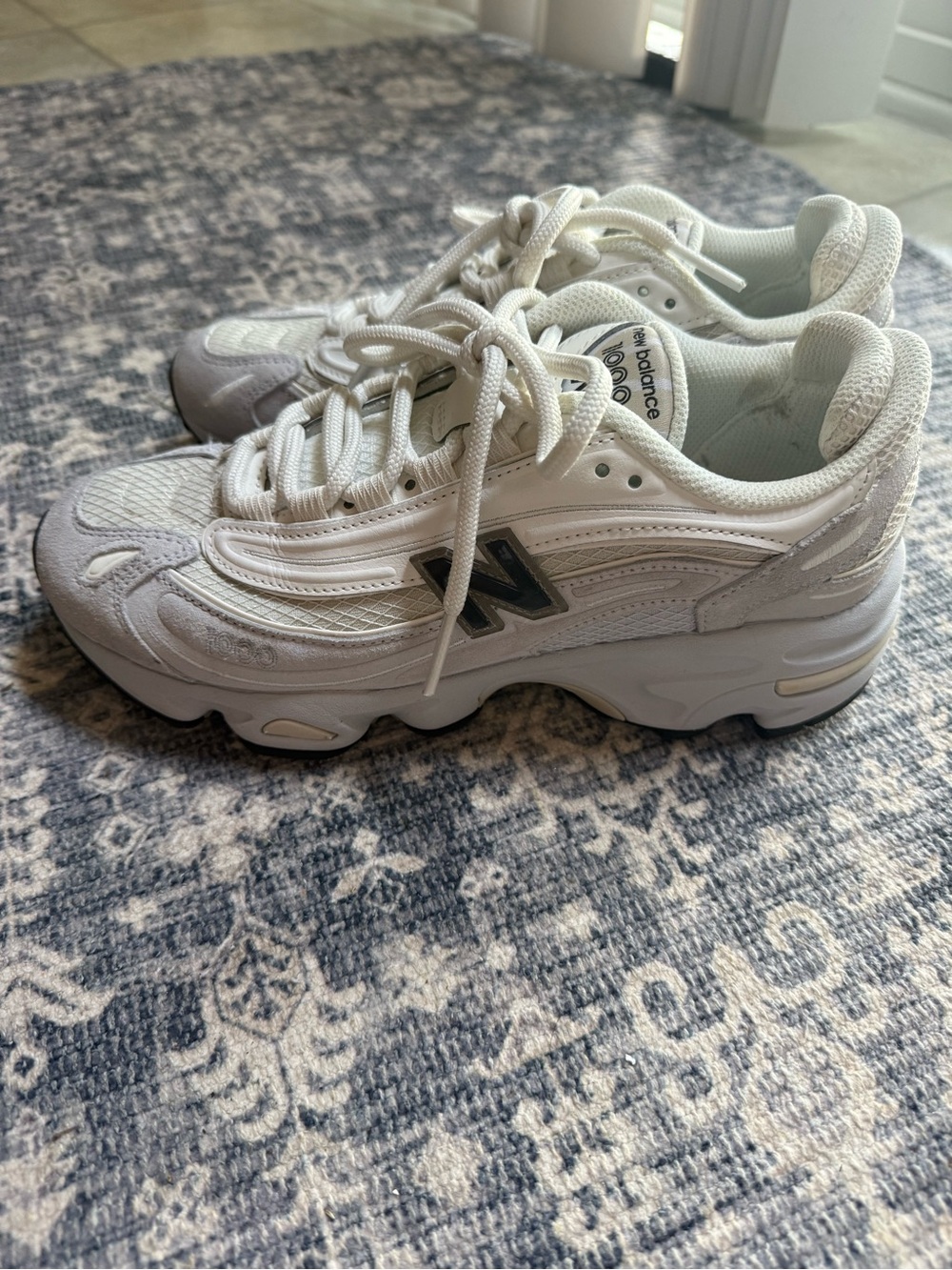 New Balance Women's White and Gray Chunky Sneakers